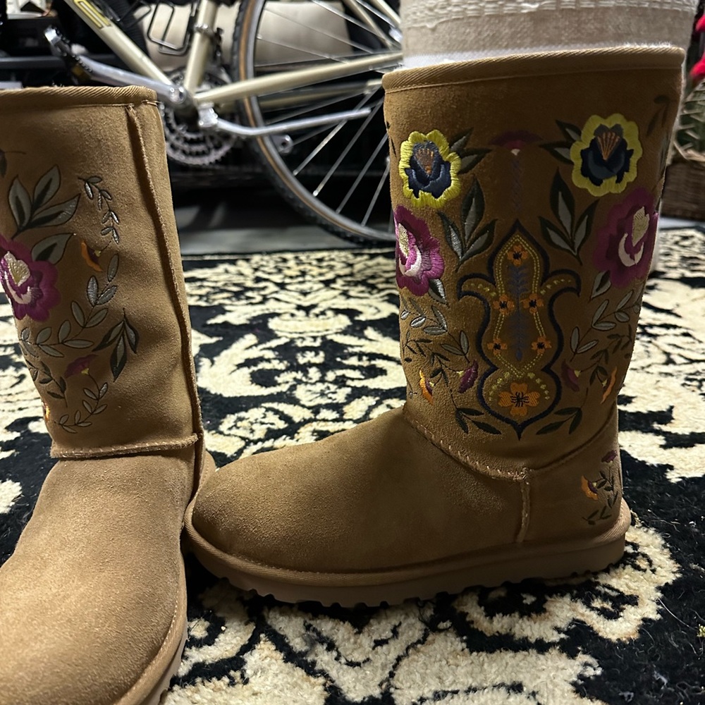 Ugg brown floral boots NWOT